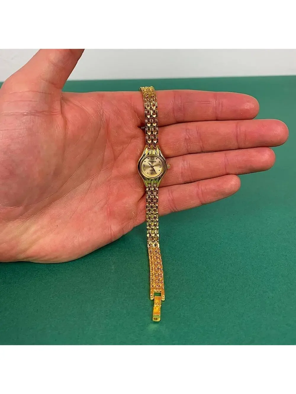 Cute gold round dainty stainless steel y2k 2000s style watch